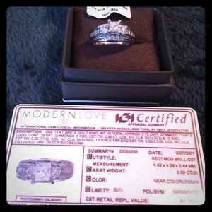 White gold diamond wedding ring